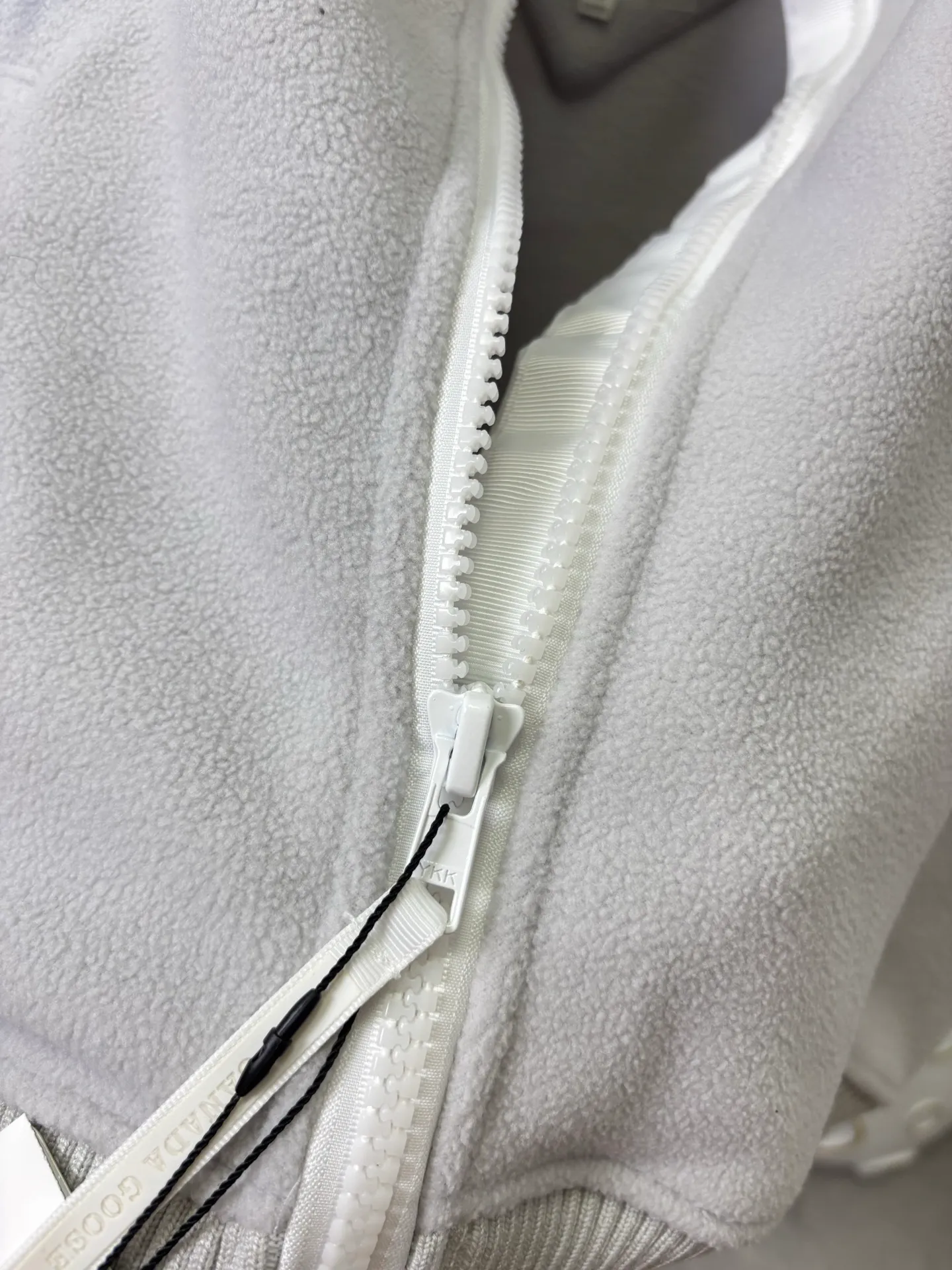 P610 Style number: DC212# [Canada Goose] Canada Goose wool fleece bomber jacket hooded jacket. Classic Chilliwa wool fleece pilot official website 1:1:1 customized model. Canada goose Chilliwa Fce Bomber HUMANATURE, limited white label wool fleece, light gray and white label, really high-end✌️soft and comfortable, not heavy. Buyers who like it should hurry up😈 Color: black gray white Size: S-XL [Picture 9️⃣Size chart]